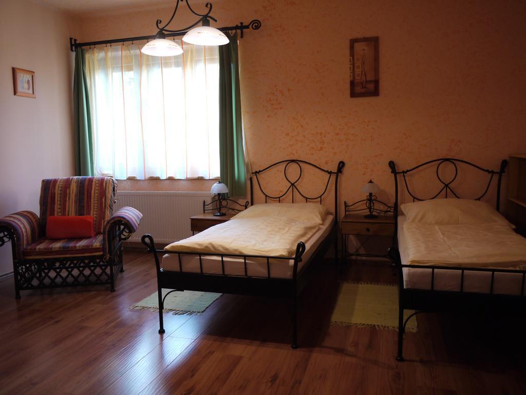 Apartmany Pemi Potstejn ภายนอก รูปภาพ